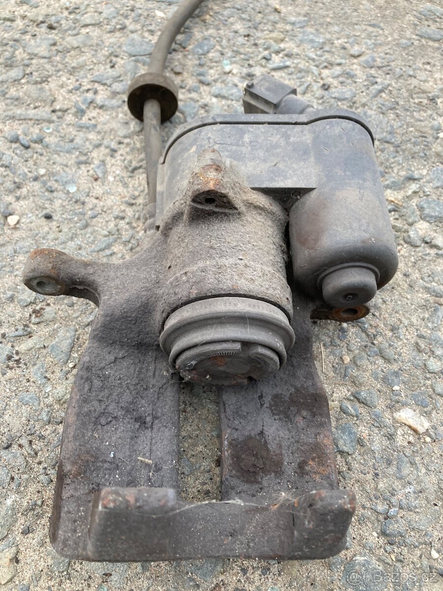 Audi A6 4f zadní brzdiče elektrické - 4