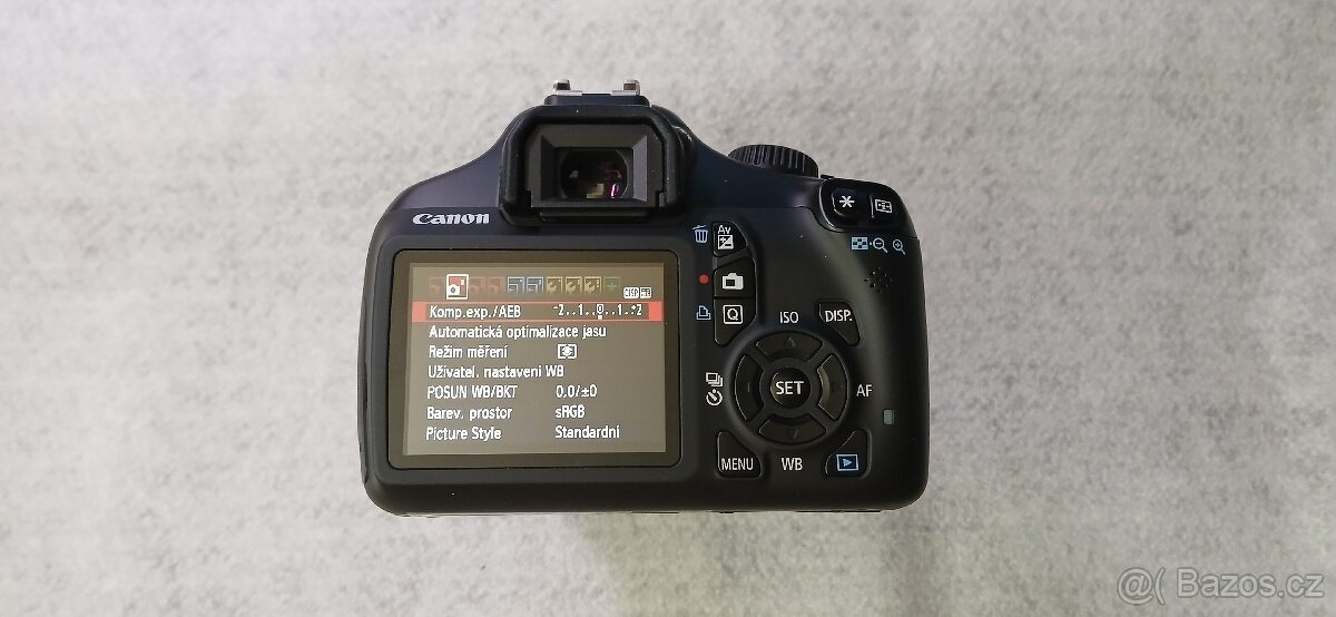 Canon EOS 1100D a objektiv 18-55mm - 4