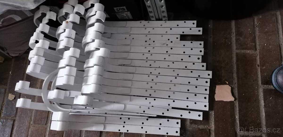 Hák okapový lakovaný bílý, nový. Celkem 38 kusů - 4