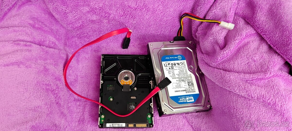 Pevné disky i s kabeláží pro připojení v PC - 4