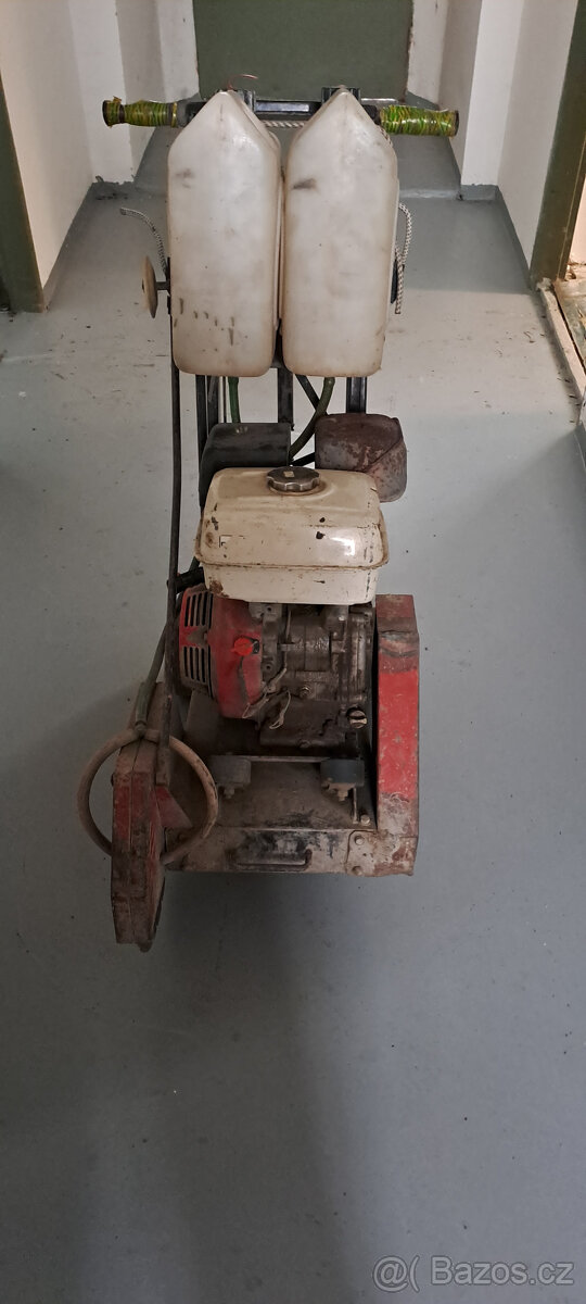 Prodám řezačku spár na asfalt + beton - 4
