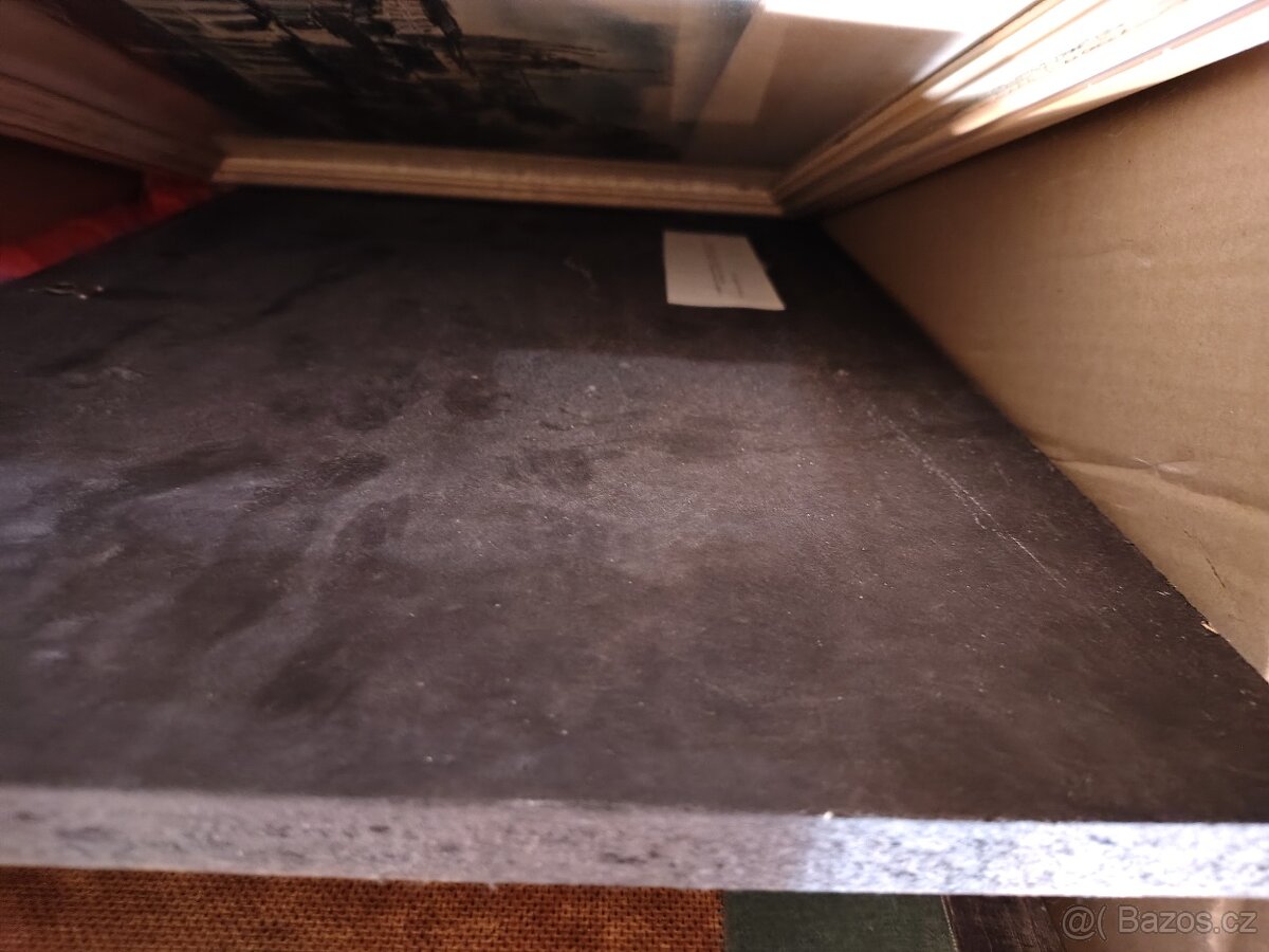 Krabice plná obrázků/obrazů - 4