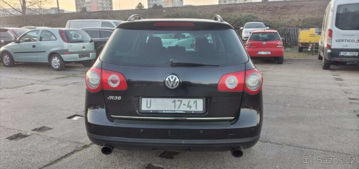 VW Passat 3C var INDIVIDUAL R32 VR6 DSG 1.majitel TOP STAV - 4