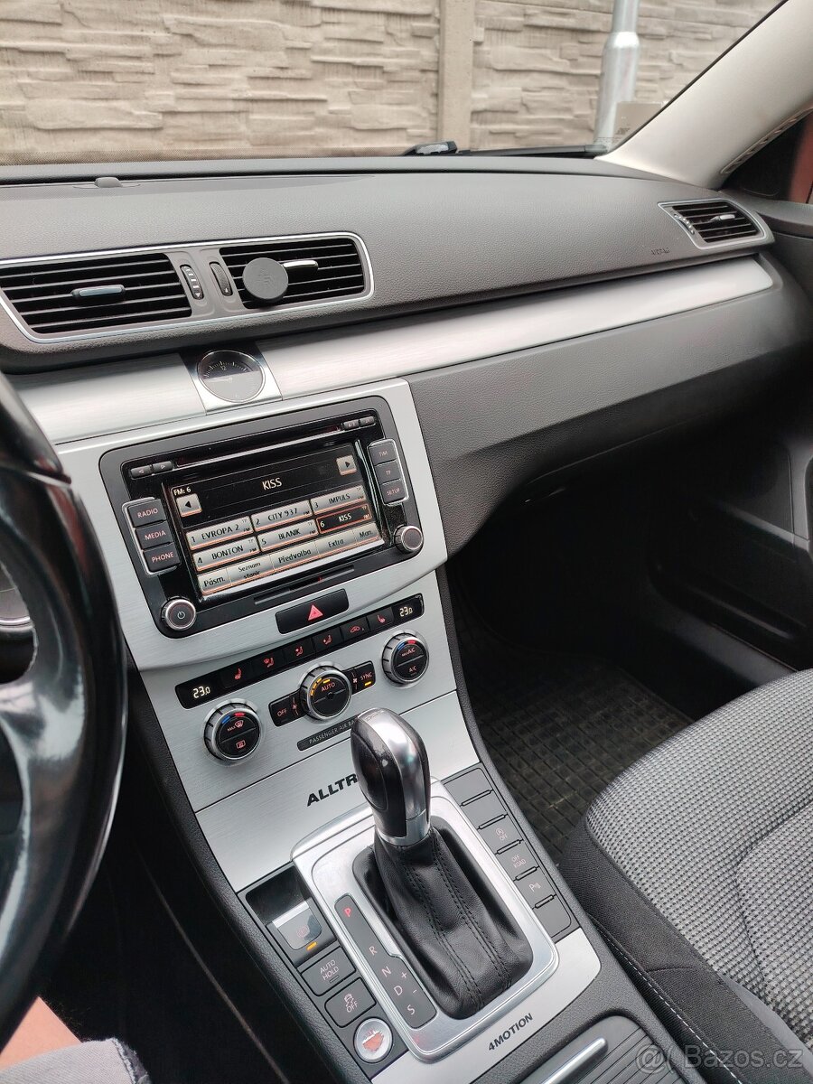 Volkswagen Passat - 4