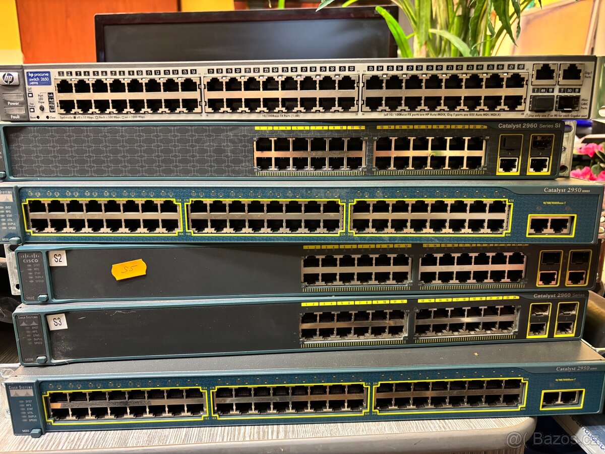 Konvolut Cisco switch a routeru + HP - 4