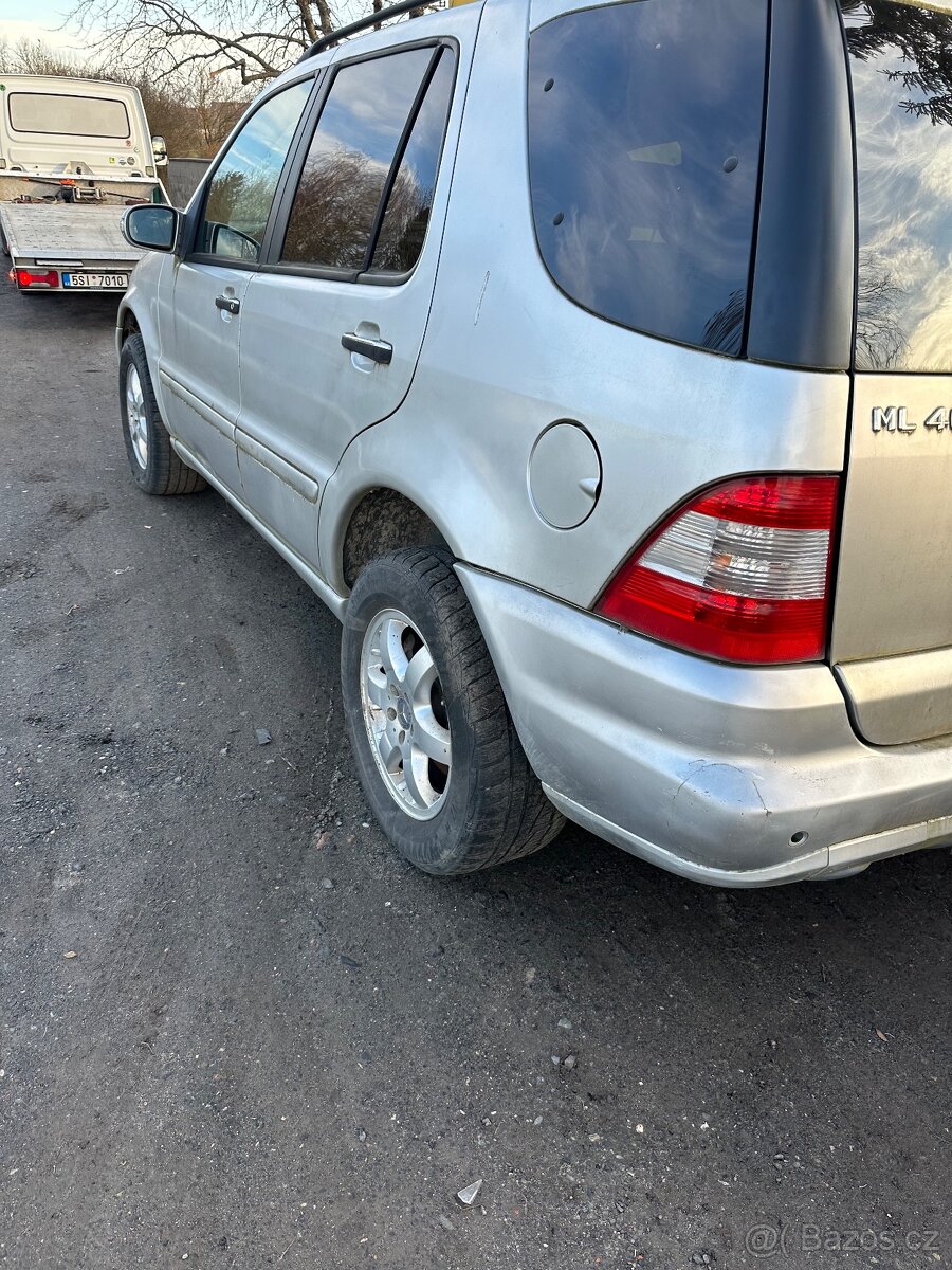 Mercedes Benz ML400 - 4