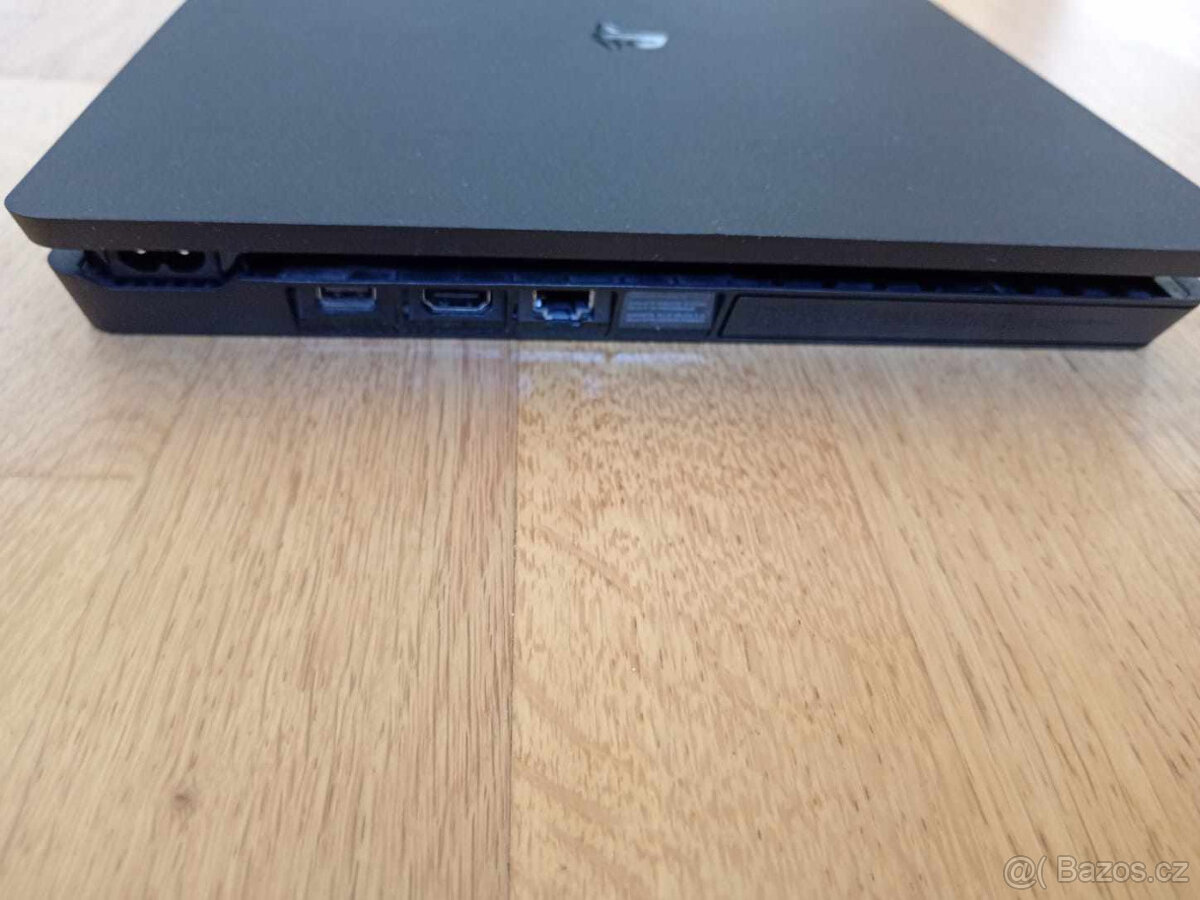 ps4 slim konzole - 4