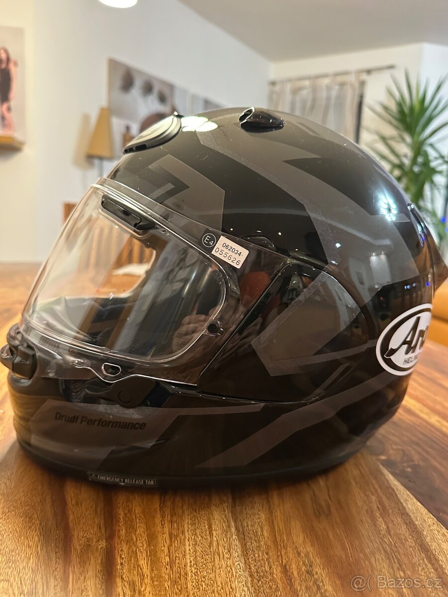 ARAI QUANTIC - 4