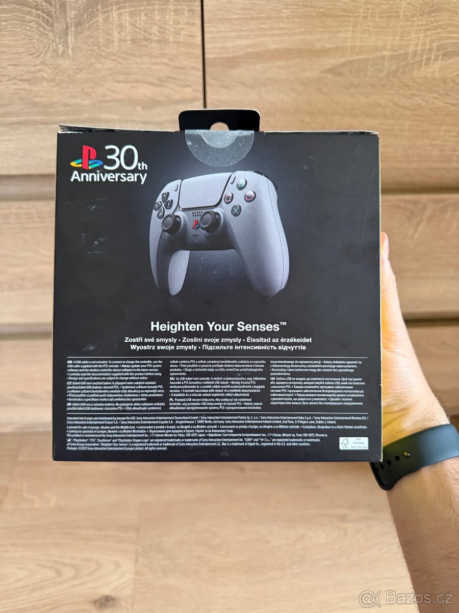 PS5 DualSense 30th Anniversary Limited Edition - 4