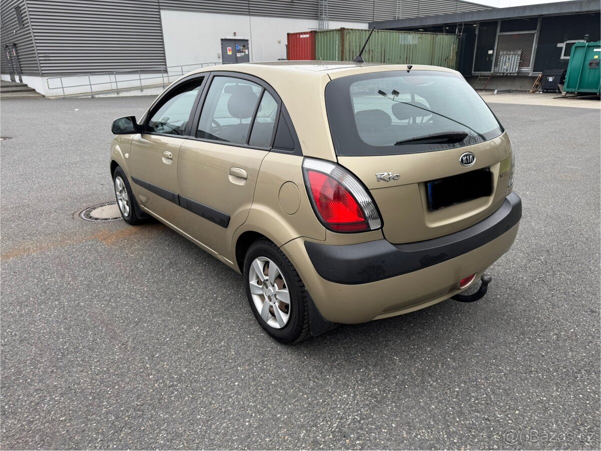 Kia Rio 1.4i 71kw původ ČR , kompletní servisní historie. - 4