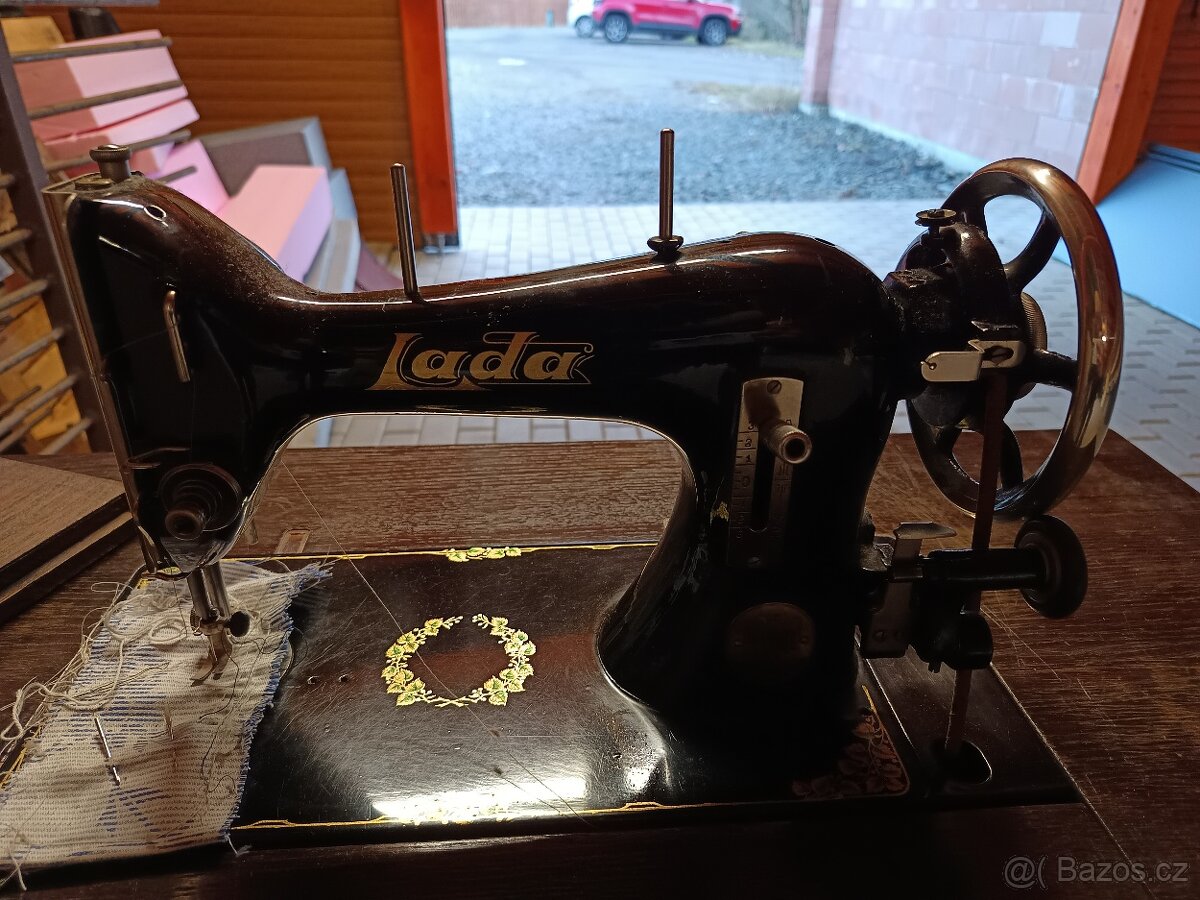 Šicí stroj Lada - 4