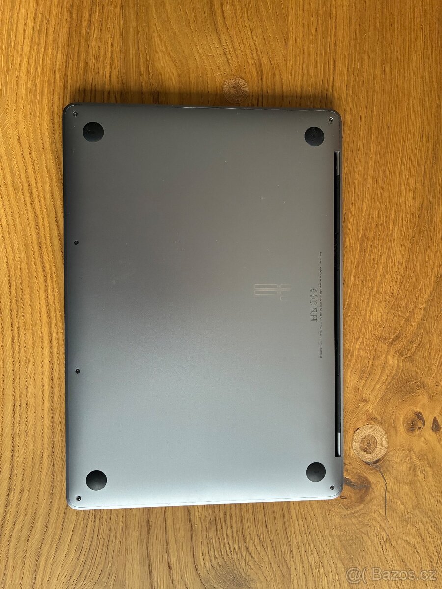 MacBook Pro (13palcový, 2017) - 4