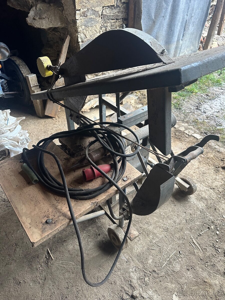 Utopená cirkulárka se štípacím trnem - 4