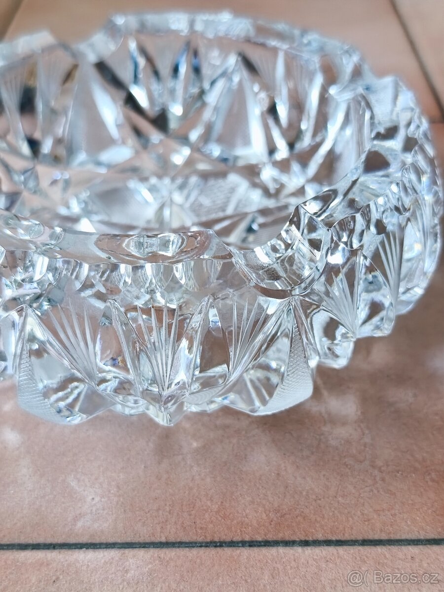 Masivní broušený popelník - 4