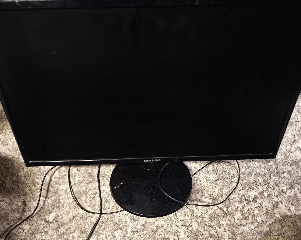 LED Monitor Samsung S24F350 - 4