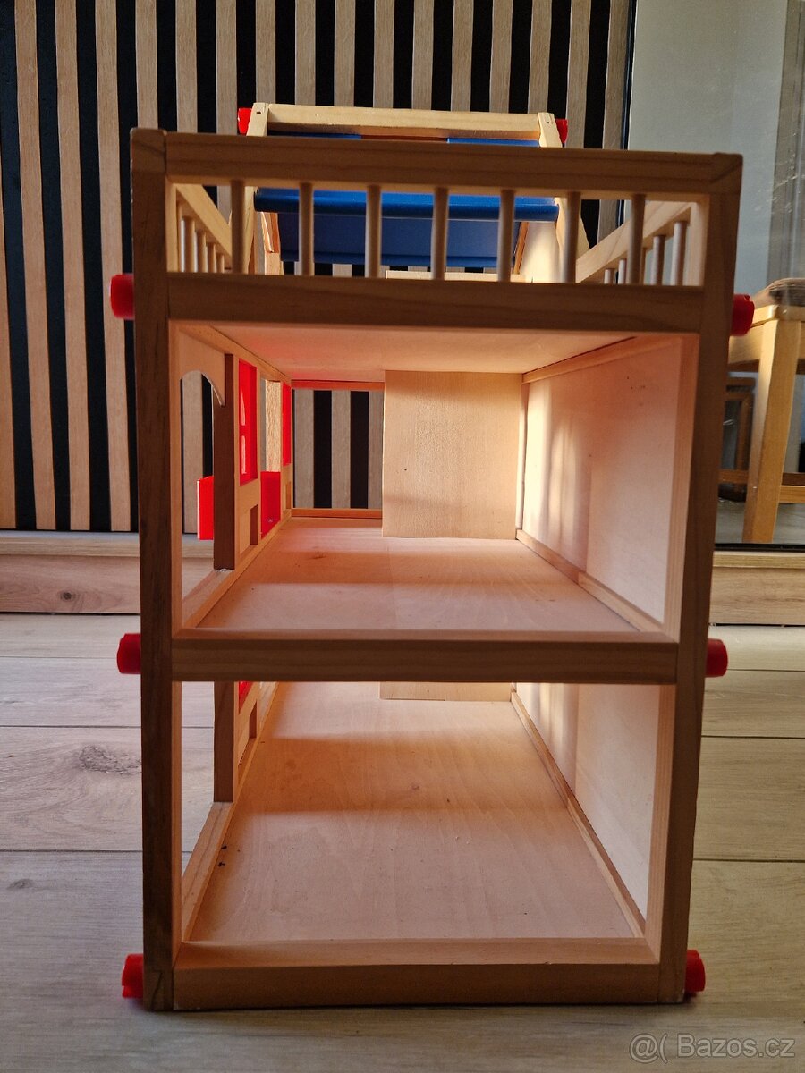 Dřevěný domeček s příslušenstvím - 4