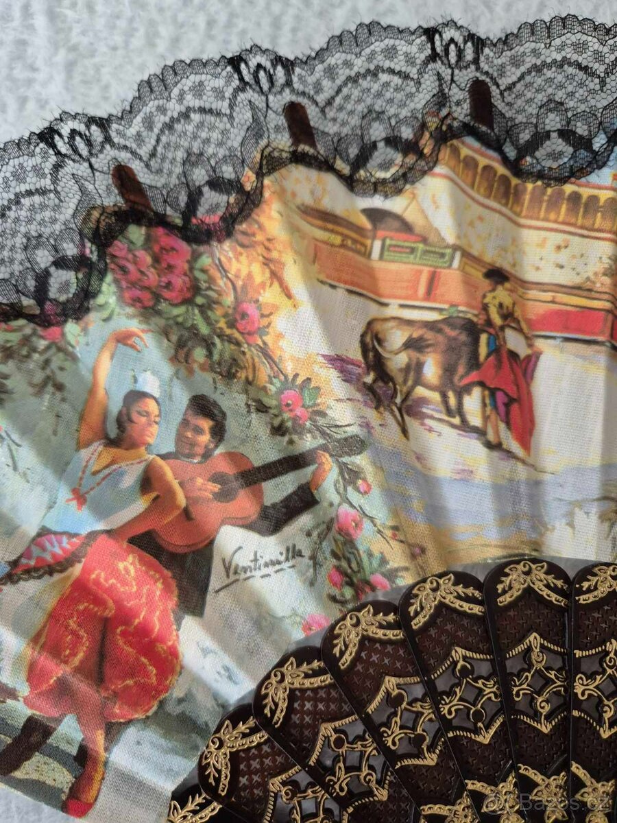 Set dvou španělských vějířů s krajkou rok 1992 - 4