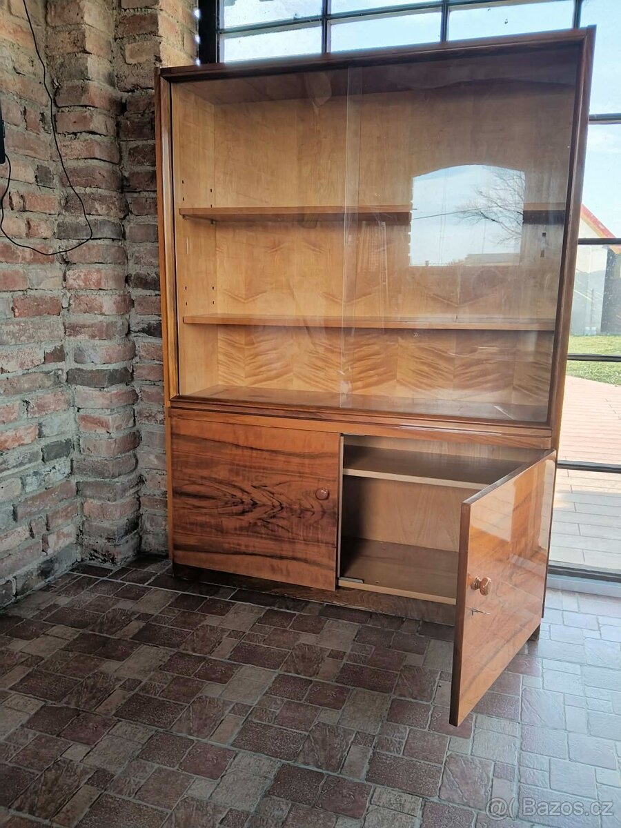 Prodám starou skříň (knihovnu) - 4