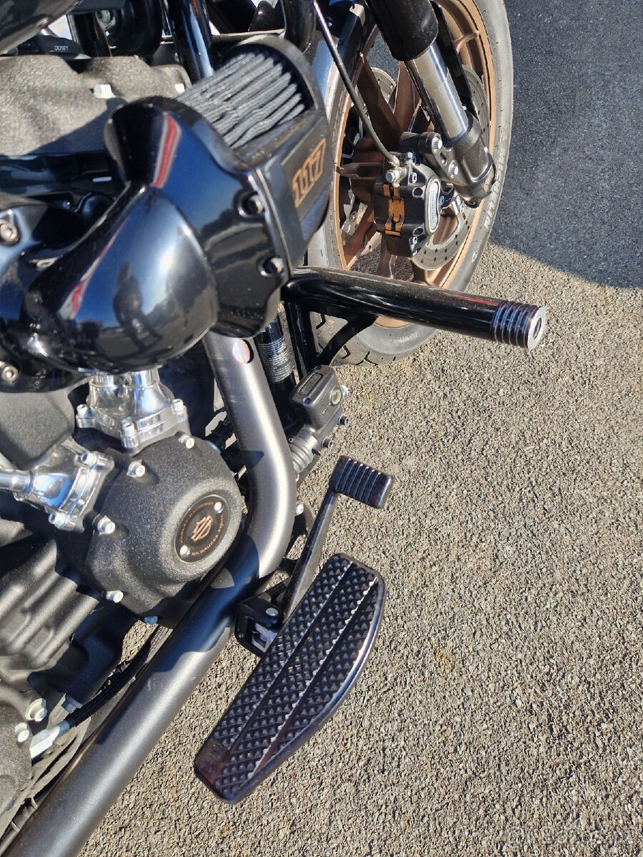 Harley davidson LowriderST - 4