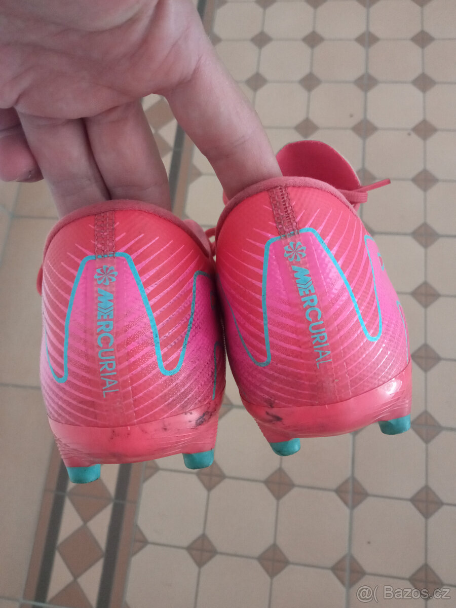 Prodám kopačky NIKE vel. 38 a 41 - 4