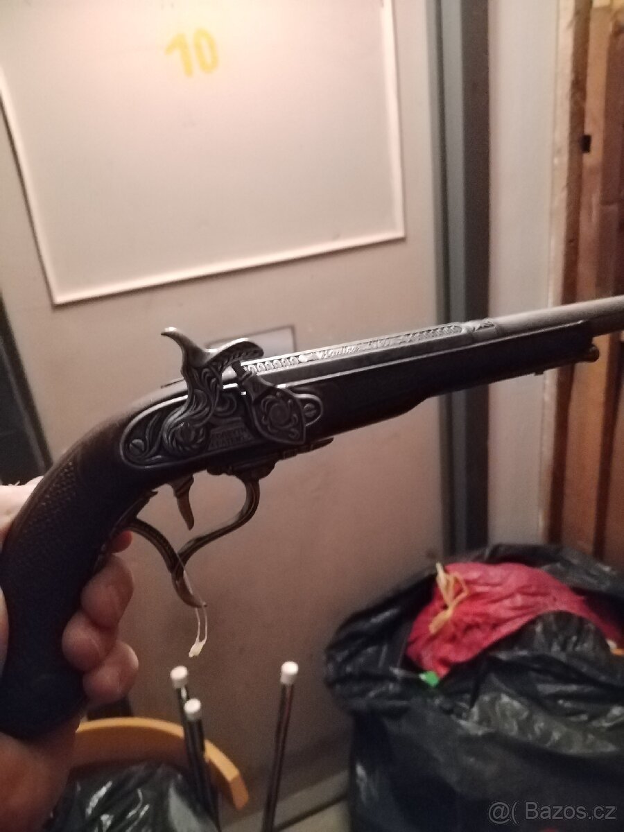 Krásná historická dekorace pistol - 4