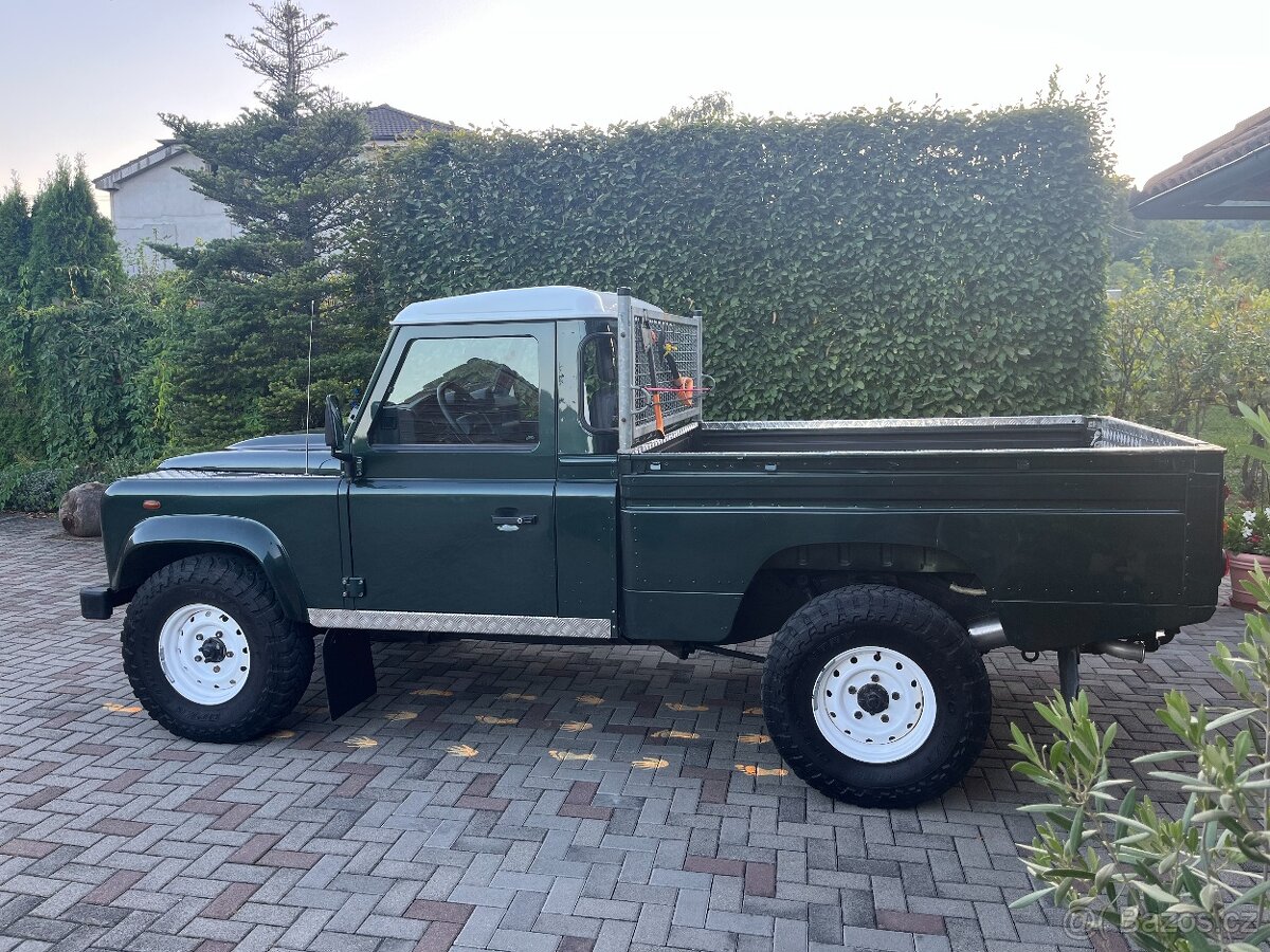 Land Rover Defender 110 2.4 Chassis Cab Base