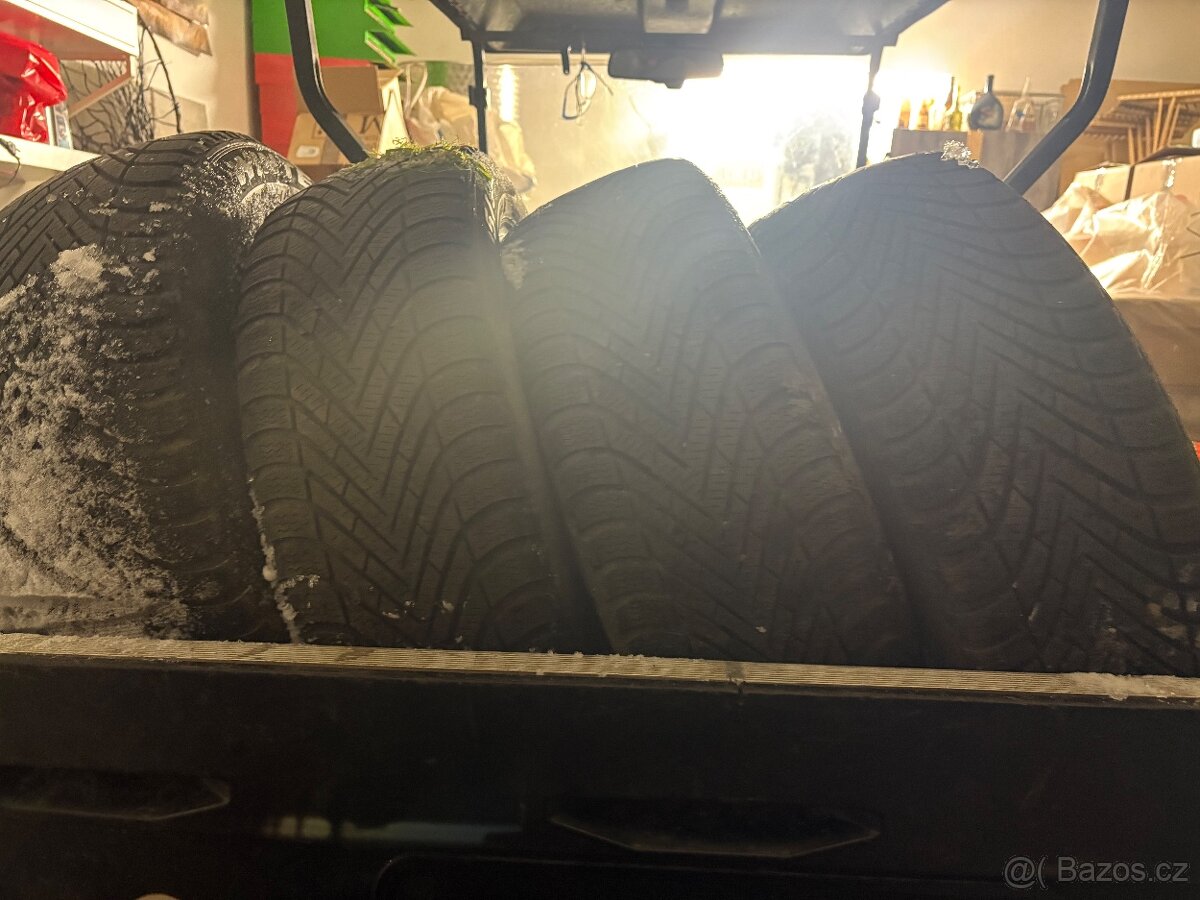 Prodám zimní pneu Pirelli 205/55 R17 - 4