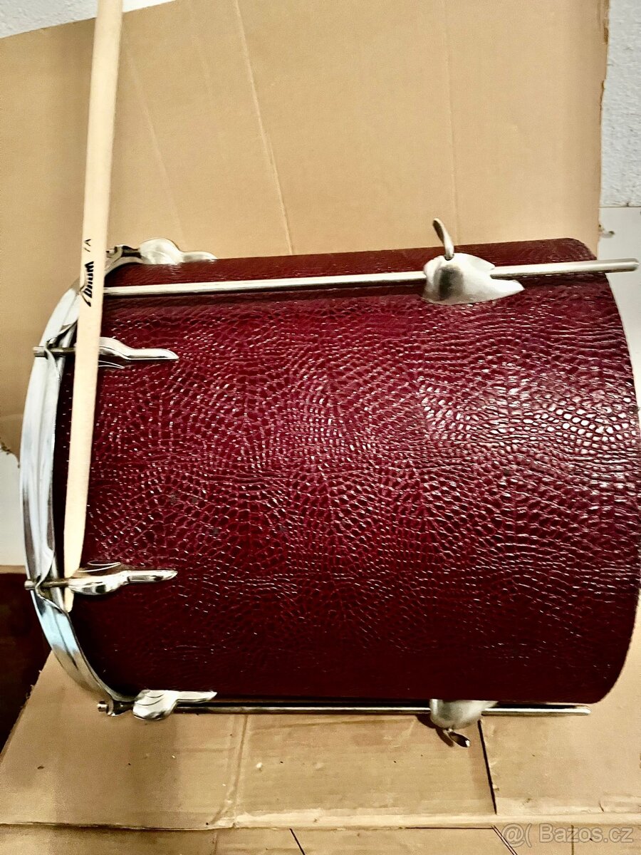 Buben na fandění. - 4