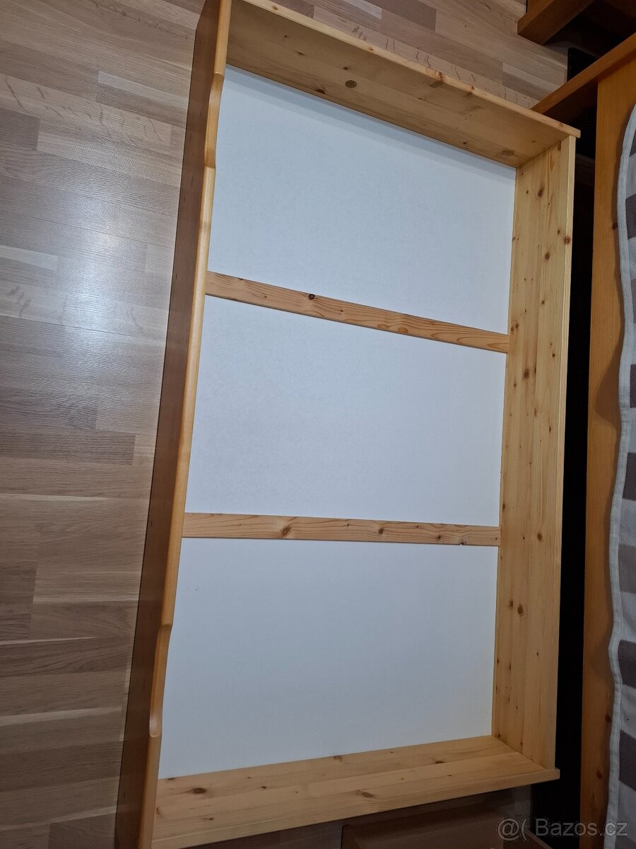 Dřevěná postel - 4