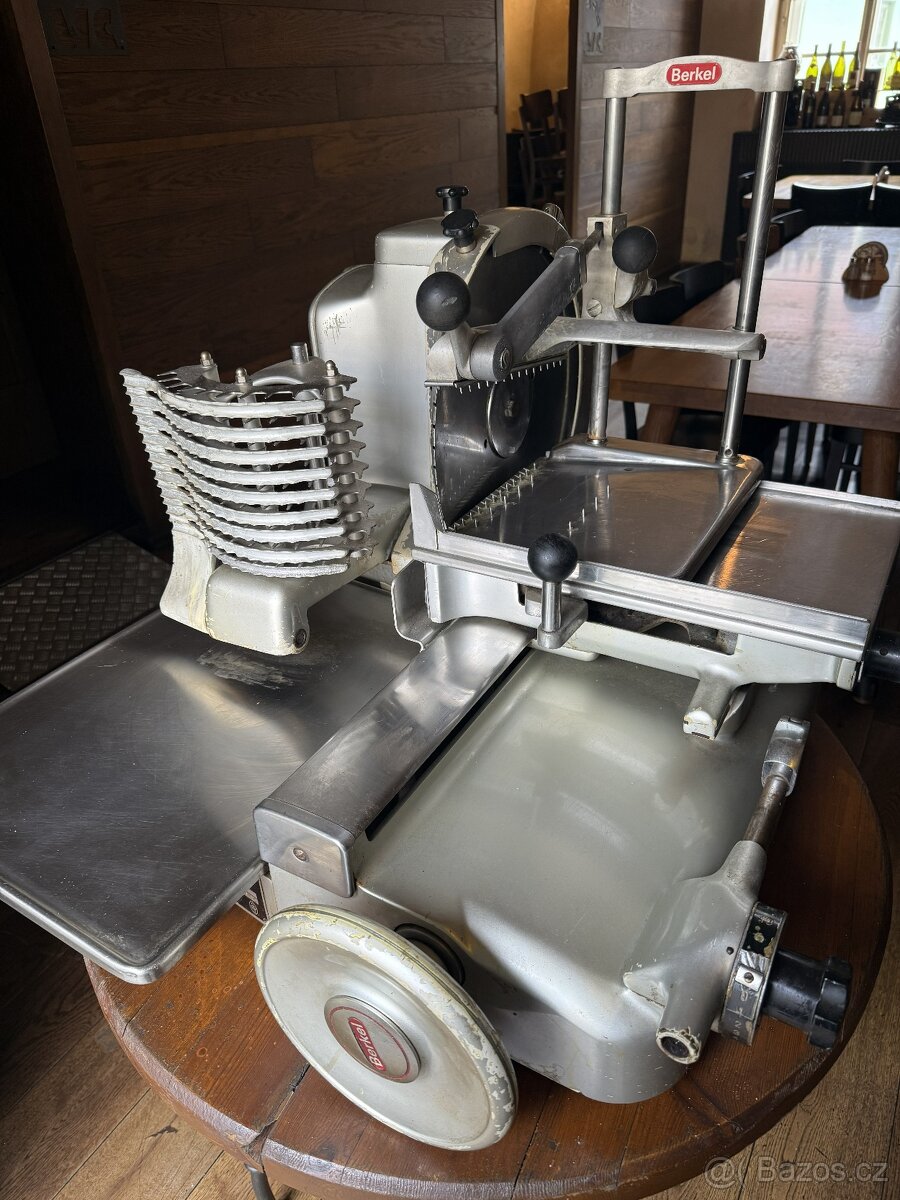 PRODÁM Nářezový stroj BERKEL 115 EP - 4