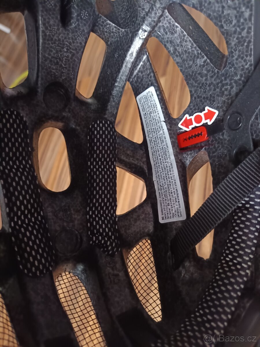 Cyklistická helma UVEX - 4