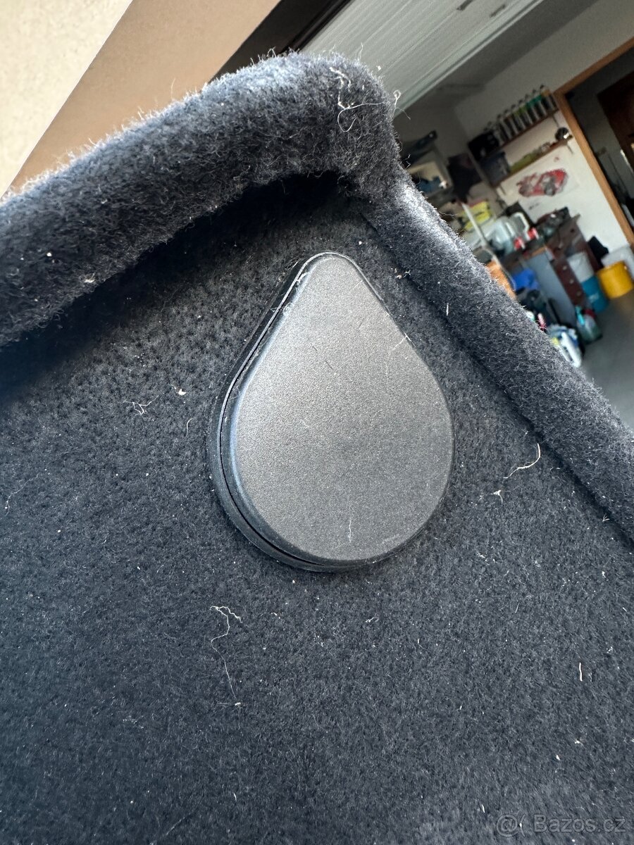 Plato kufru VW Golf 4 - 4