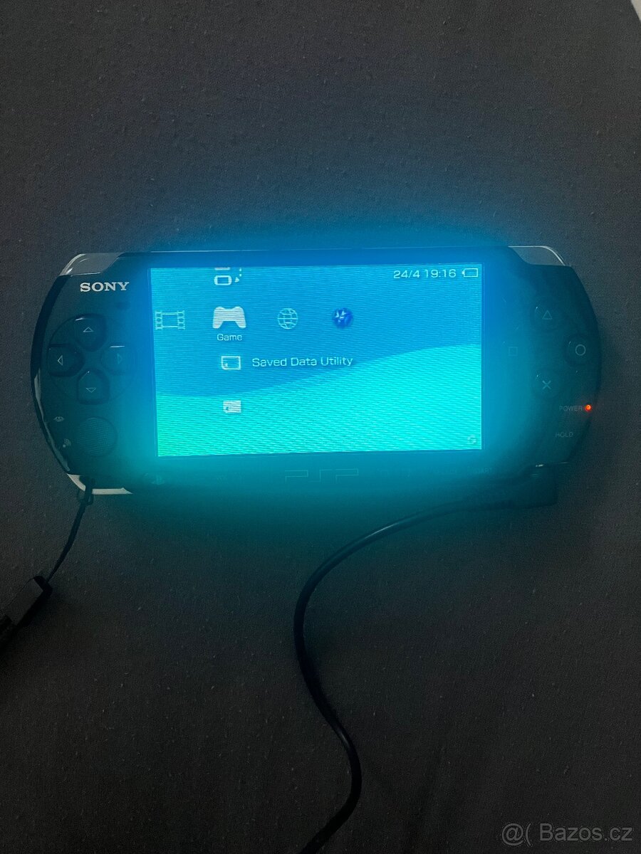 PSP 3000 s příslušenstvím - 4