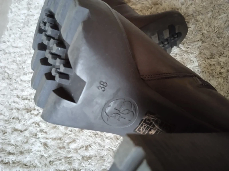 Hnědé polokozačky zn. Guess, vel. 38 - 4