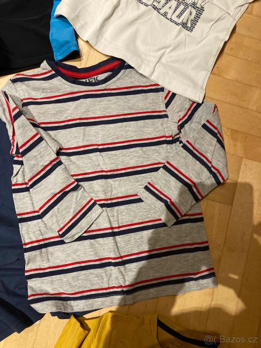 Balík věcí kluk 122,128 - 4