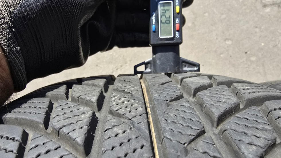 Zimní pneu 225/45/18 Bridgestone - 4