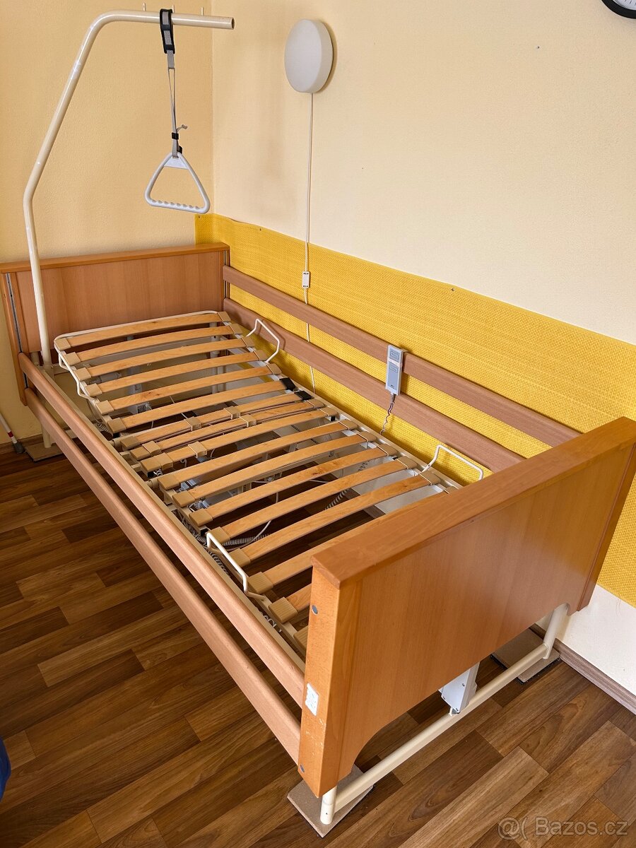 Elektrická polohovací postel s hrazdou - 4