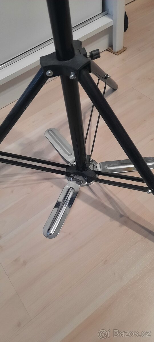 Česací hlava se stojanem - 4