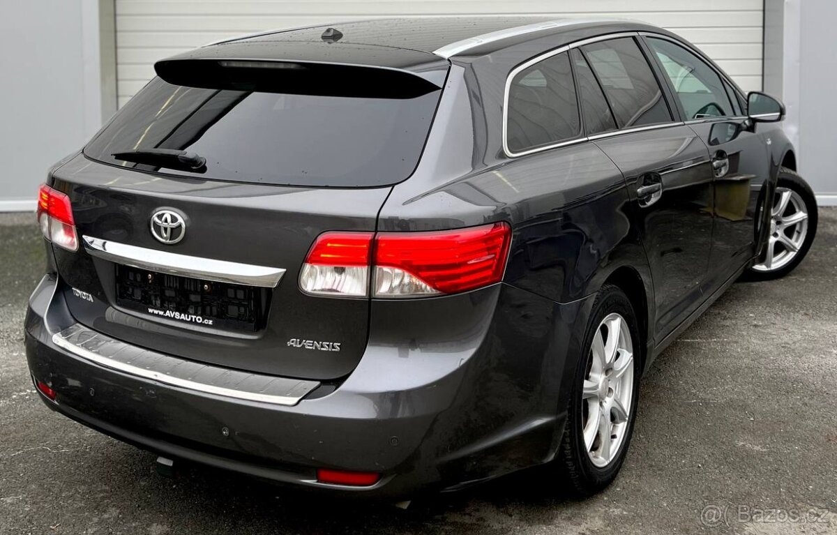 TOYOTA AVENSIS 2.2 D-4D 110 kW • 2011 • BOHATÁ VÝBAVA - 4
