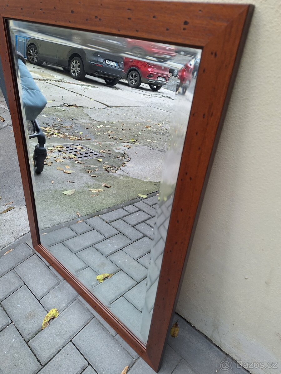 Zrcadlo v dřevěném rámu 70x90cm - 4