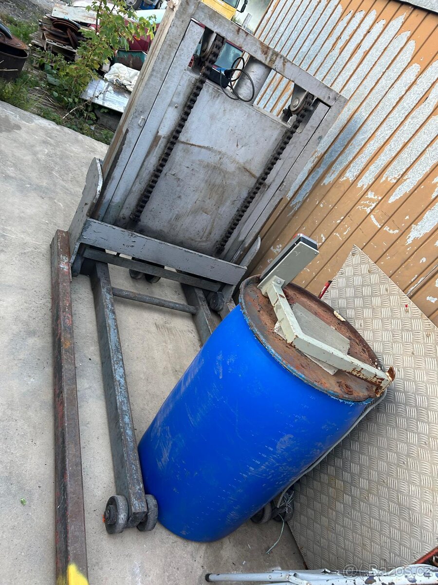 Hever/zvedák 2 tuny, hydraulický, pojizdný - 4