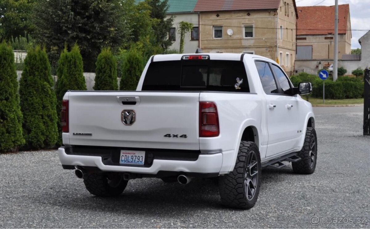 Dodge RAM 1500 LARAMIE 5.7 HEMI 2021 VIN: 1C6SRFJT1MN632614