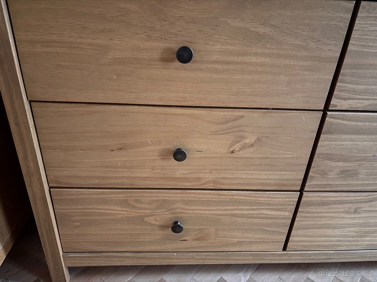 Dřevěná komoda z masivu - 4