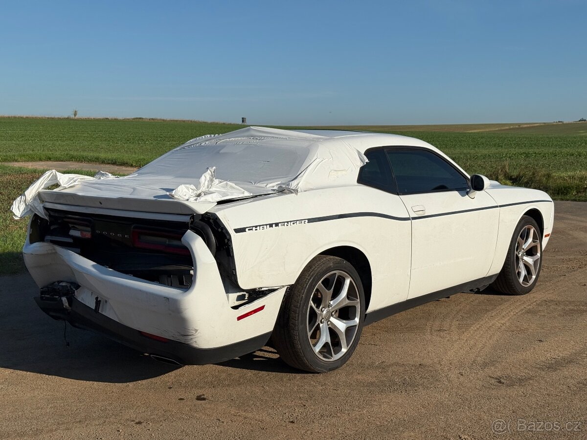Dodge Challenger 3.6 V6 - díly - 4