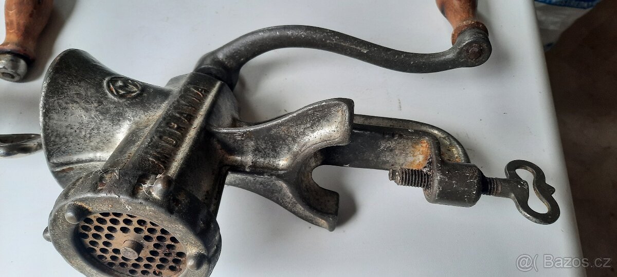 Mlýnky na maso vel.5,mlýnek na mák a odšťavňovač - 4