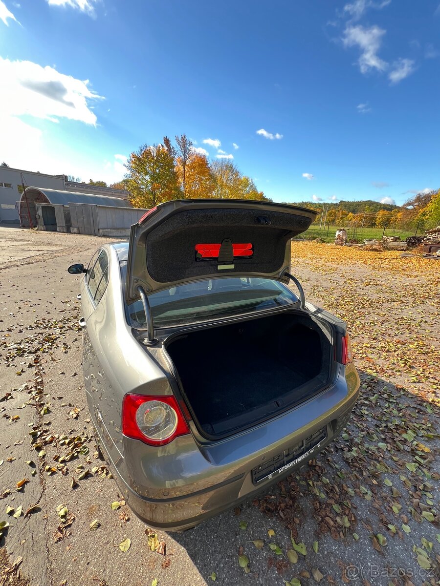 VW PASSAT B6, 1.6FSI, Sedan, PDC, Manuál - 4