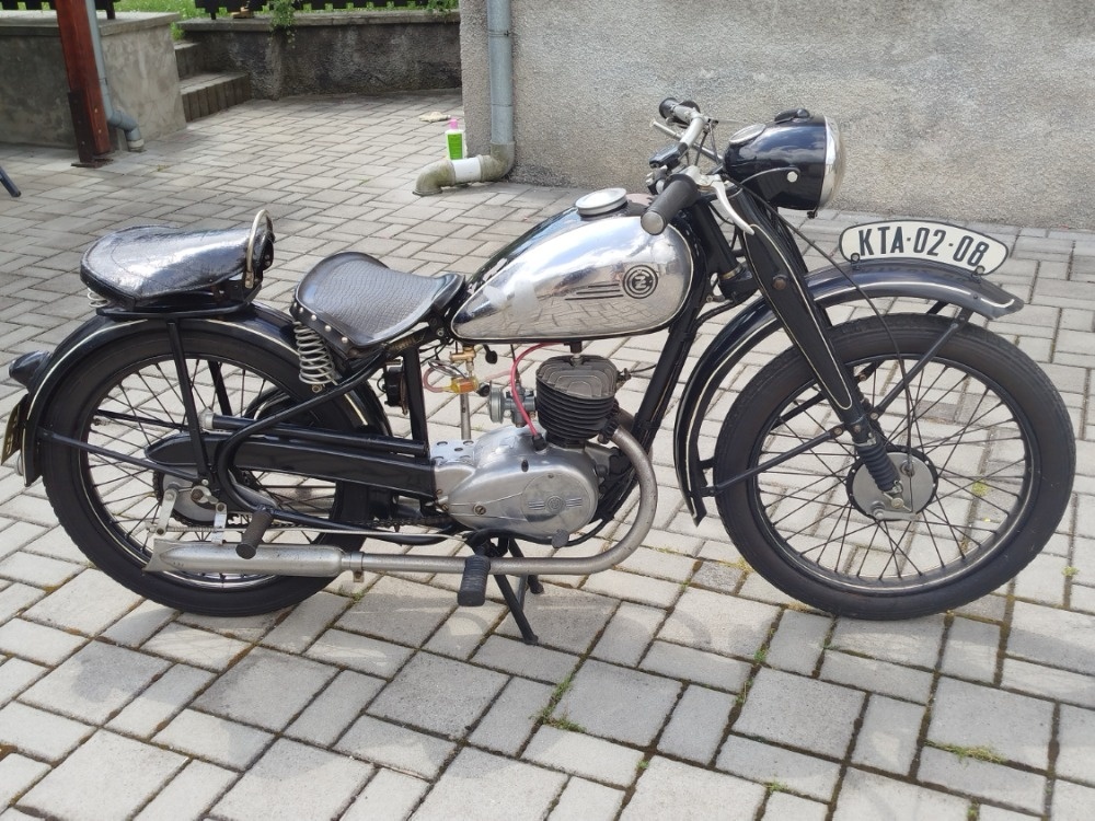 ČZ 125 B - 4