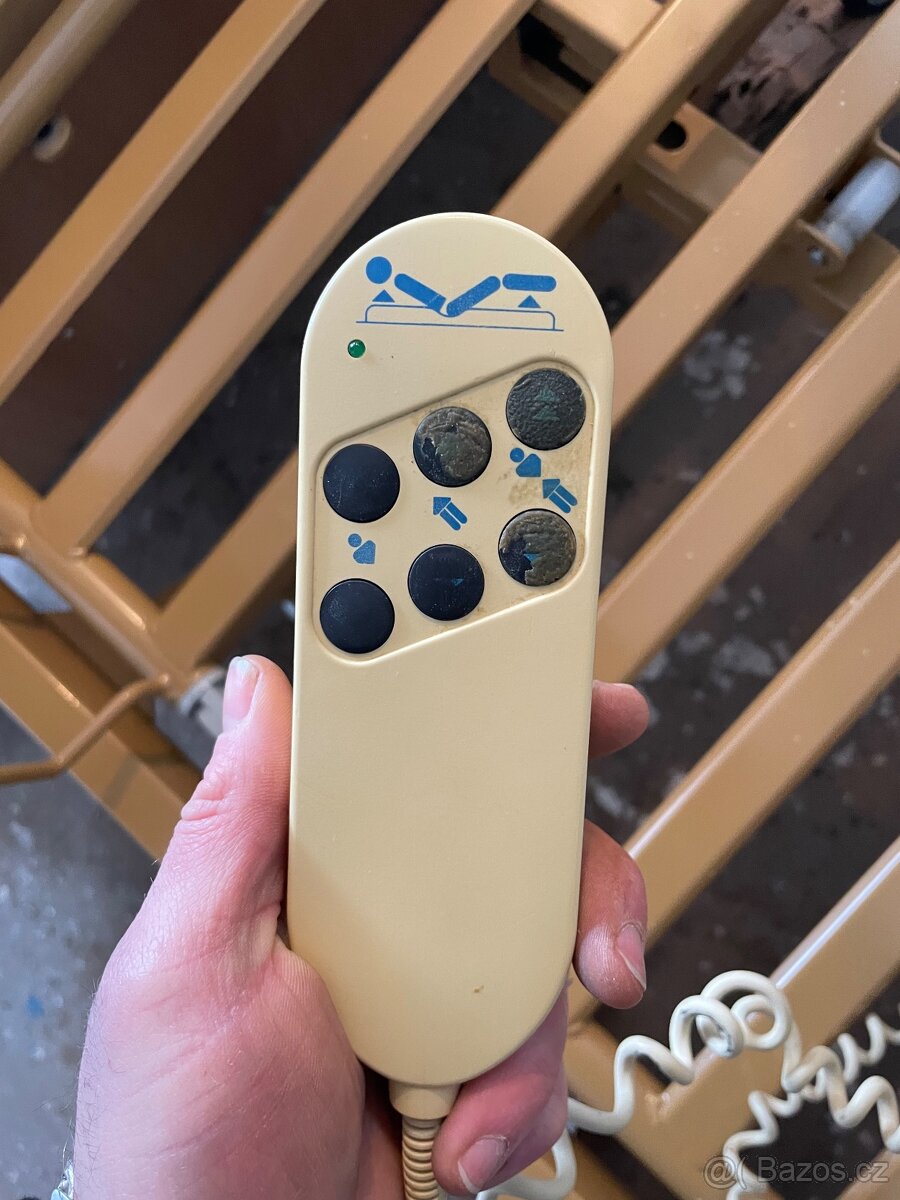 Zdravotnicka elektricky polohovatelna postel - 4