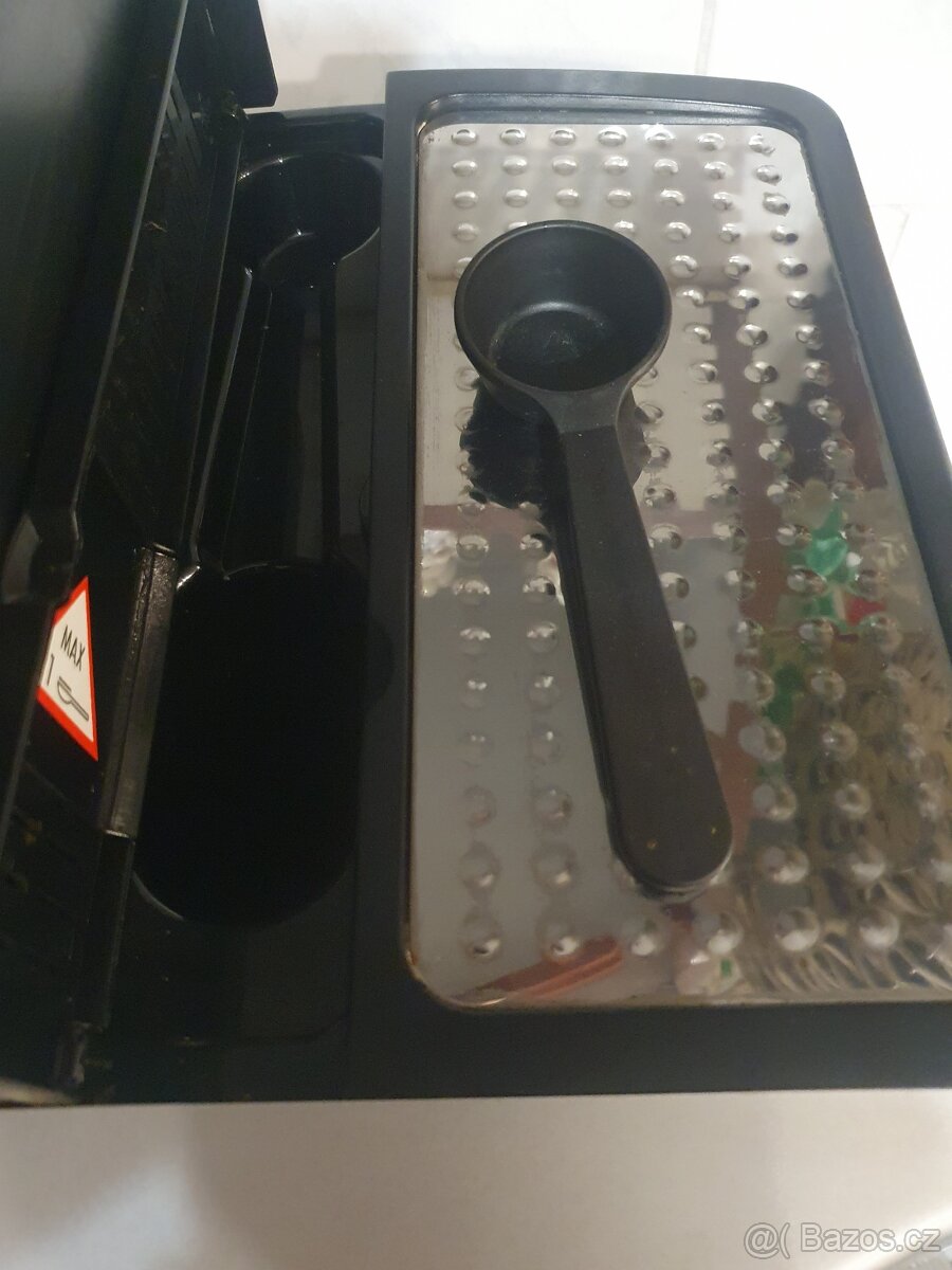 Kávovar DeLonghi Magnifica - 4