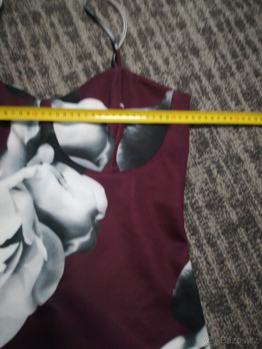 Krásné šaty s květy - 4